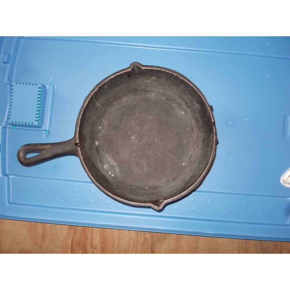 Vintage Unmarked Cast Iron Deep Skillet Chicken Fryer Pour Spout Restorable